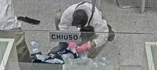 Caserta: Smantellata la Banda del 'Buco' - 12 Arresti e Rapine Pianificate