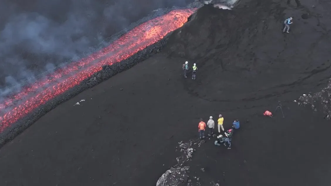 Etna: Colata Lavica Supera i 2800 Metri - Eruzione Spettacolare