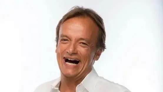Gianluca Guidi canta Sinatra: un tributo all'eleganza del jazz a Udine