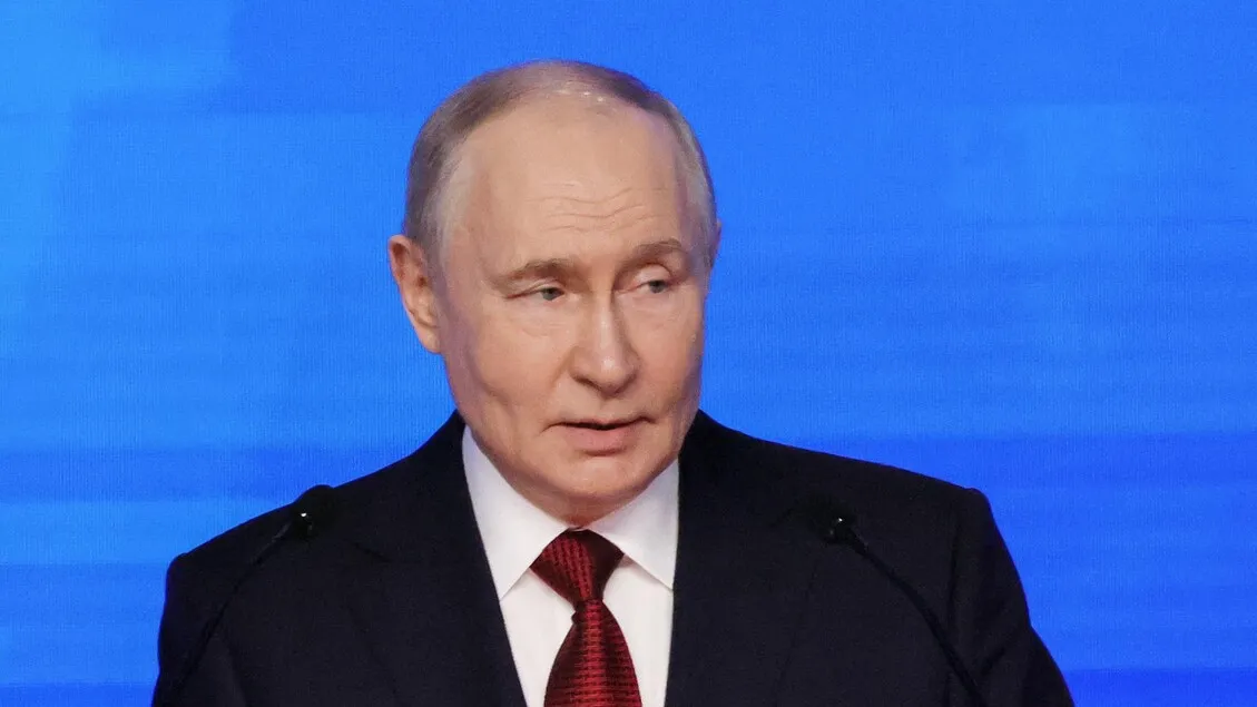 Guerra in Ucraina: Kiev denuncia 'spirito di Anchorage', Putin sfida l'invincibilità russa