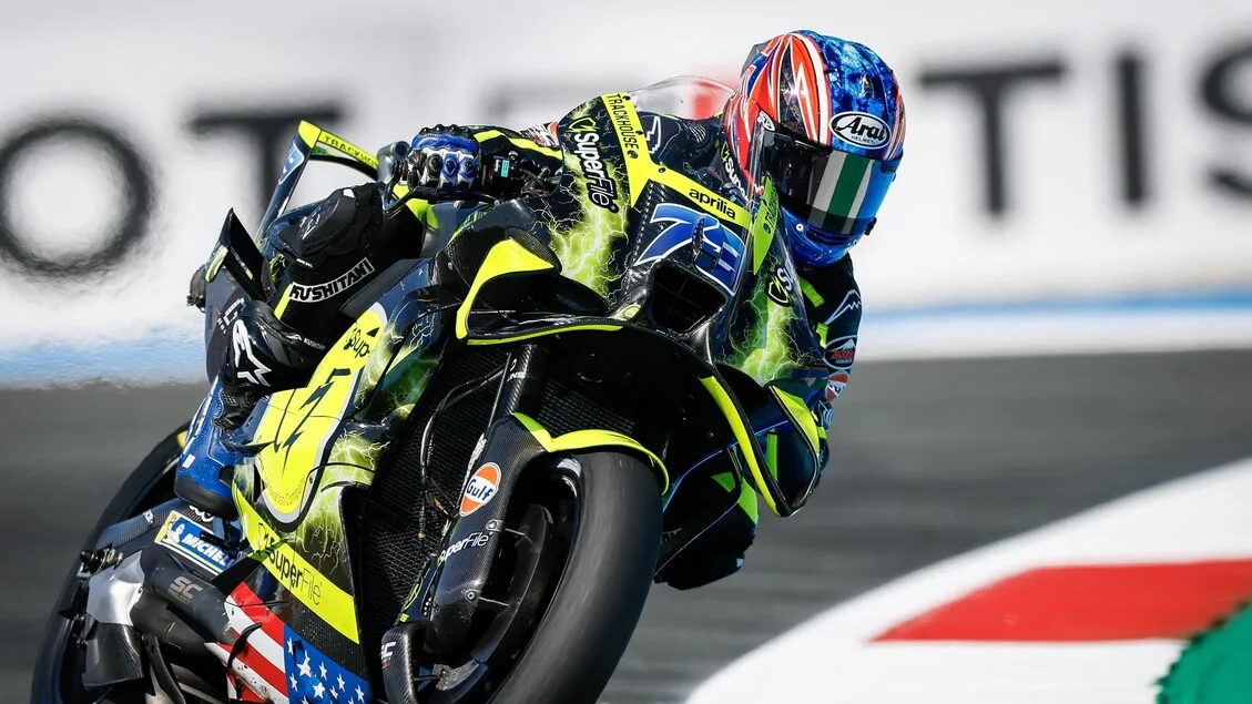 MotoGP: Assen è Aprilia! Bezzecchi cade, Martin in testa al Mondiale