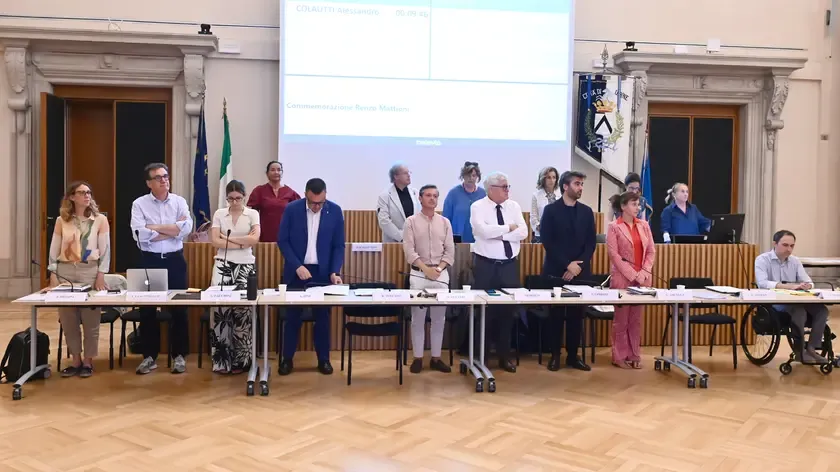 Udine: Approvati Aumenti Tari e Tensioni sul Teatro