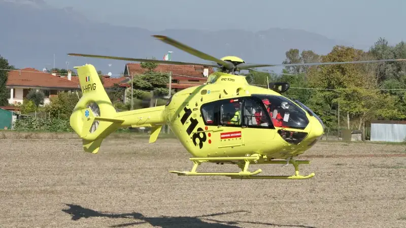 Pilota di parapendio soccorso a Trasaghis dopo atterraggio di emergenza