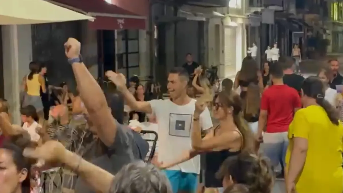 Viareggio: Reazione di Vannacci a 'Bella Ciao'