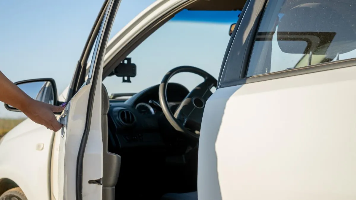 Auto Bollente: Il Trucco del Soffietto per Raffreddarle in 5 Minuti