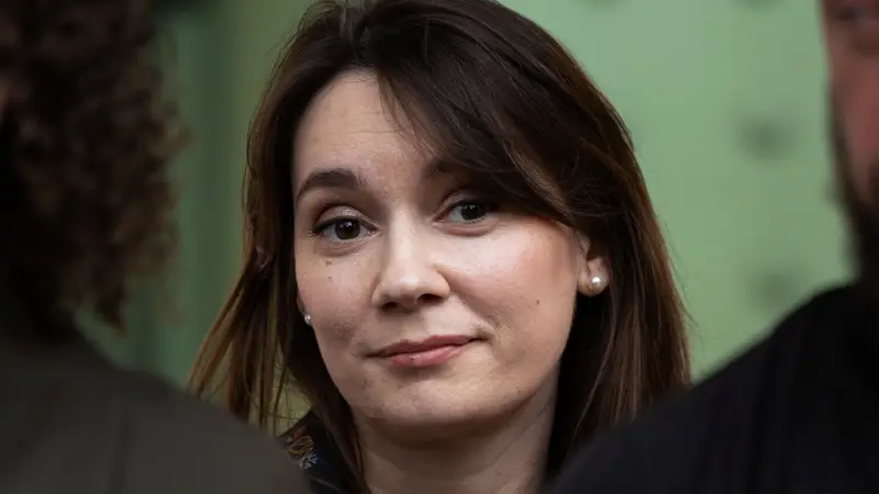 Francia Espelle Xenia Fedorova: Tensioni Politiche e Preferenze Mediali