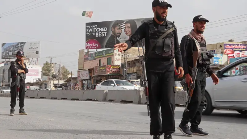 Tensione al Medio Oriente: Blocco Marittimo degli Houthi e Ritiro di Truppe Israeliane