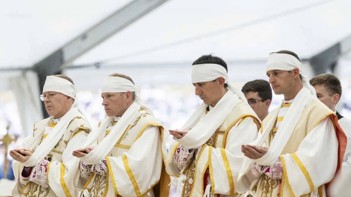 Scisma a Lefebvre: Quattro Vescovi Espulsi da Roma