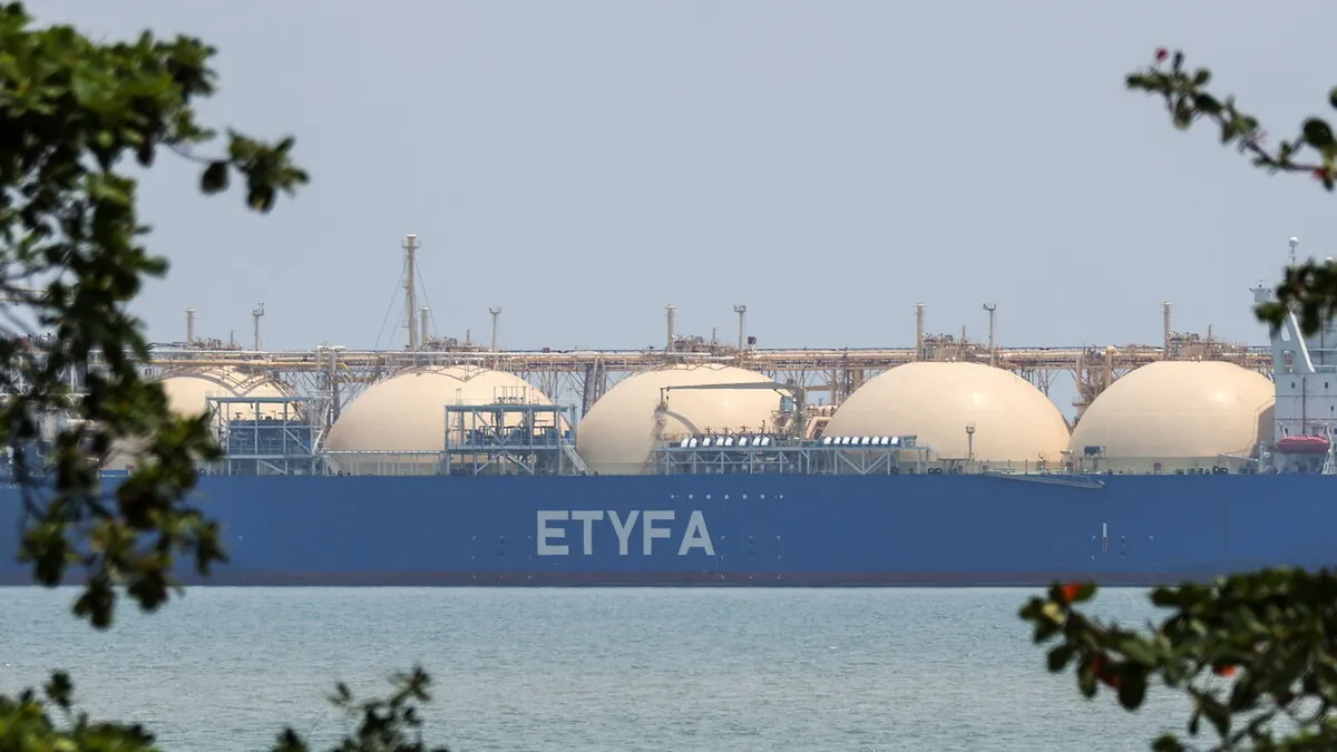 Prezzo Gas Supera i 46 Euro: Attacco a Petroliera a Hormuz