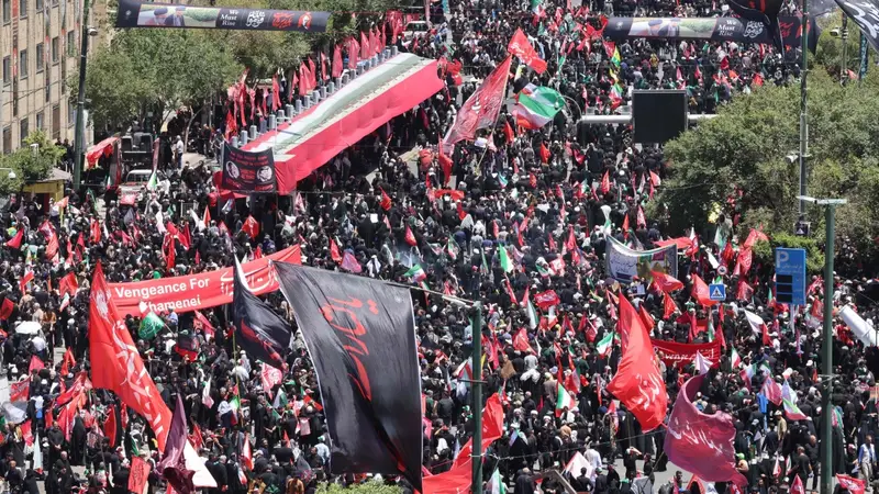 Funerale di Khamenei: Milioni di Persone in Iraq per il Commemorazione