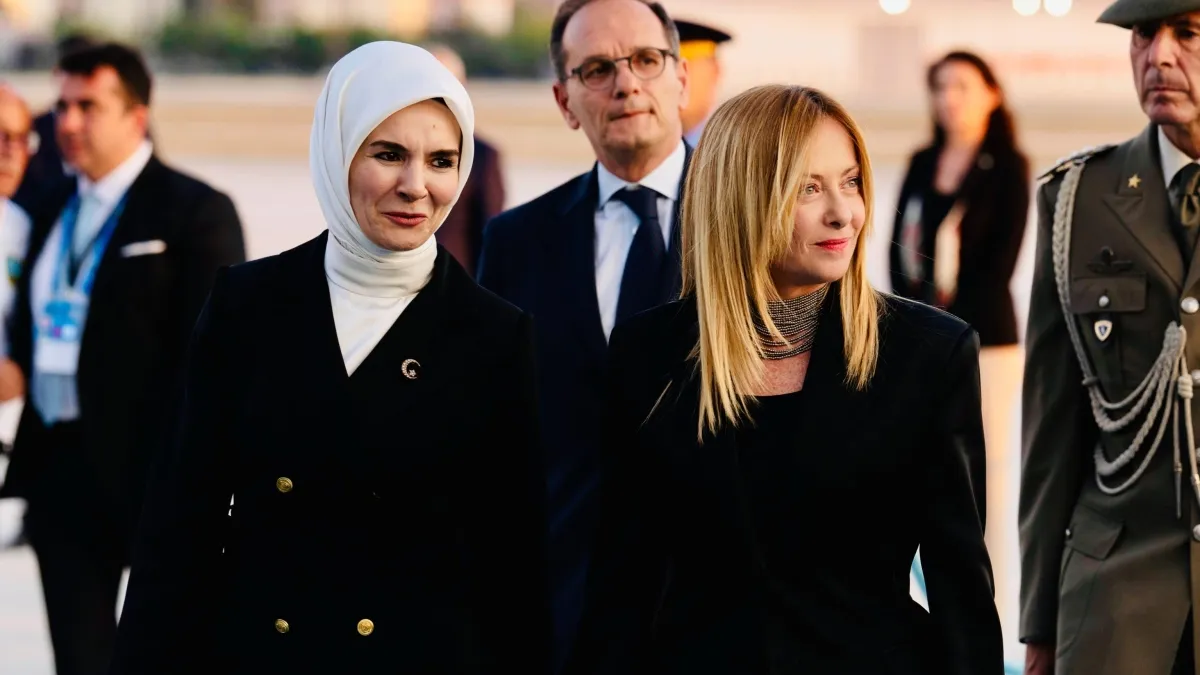 Meloni a Ankara: Arrivo in Ritardo e Rapporti Cordiali con Trump