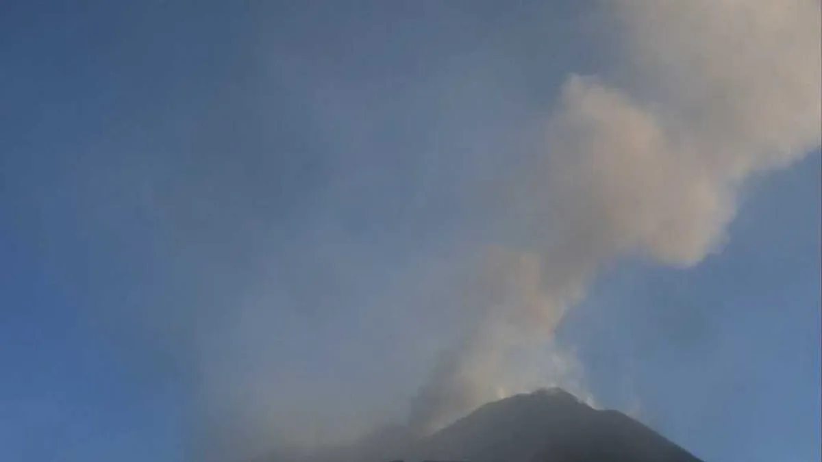 Etna: Emissioni di Cenere Bloccano Voli a Catania
