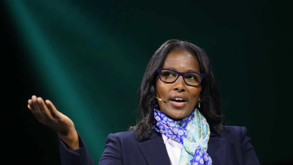 Ayaan Hirsi Ali: Allarme sulla Civiltà Occidentale e Richiesta di 'Salvarsi'