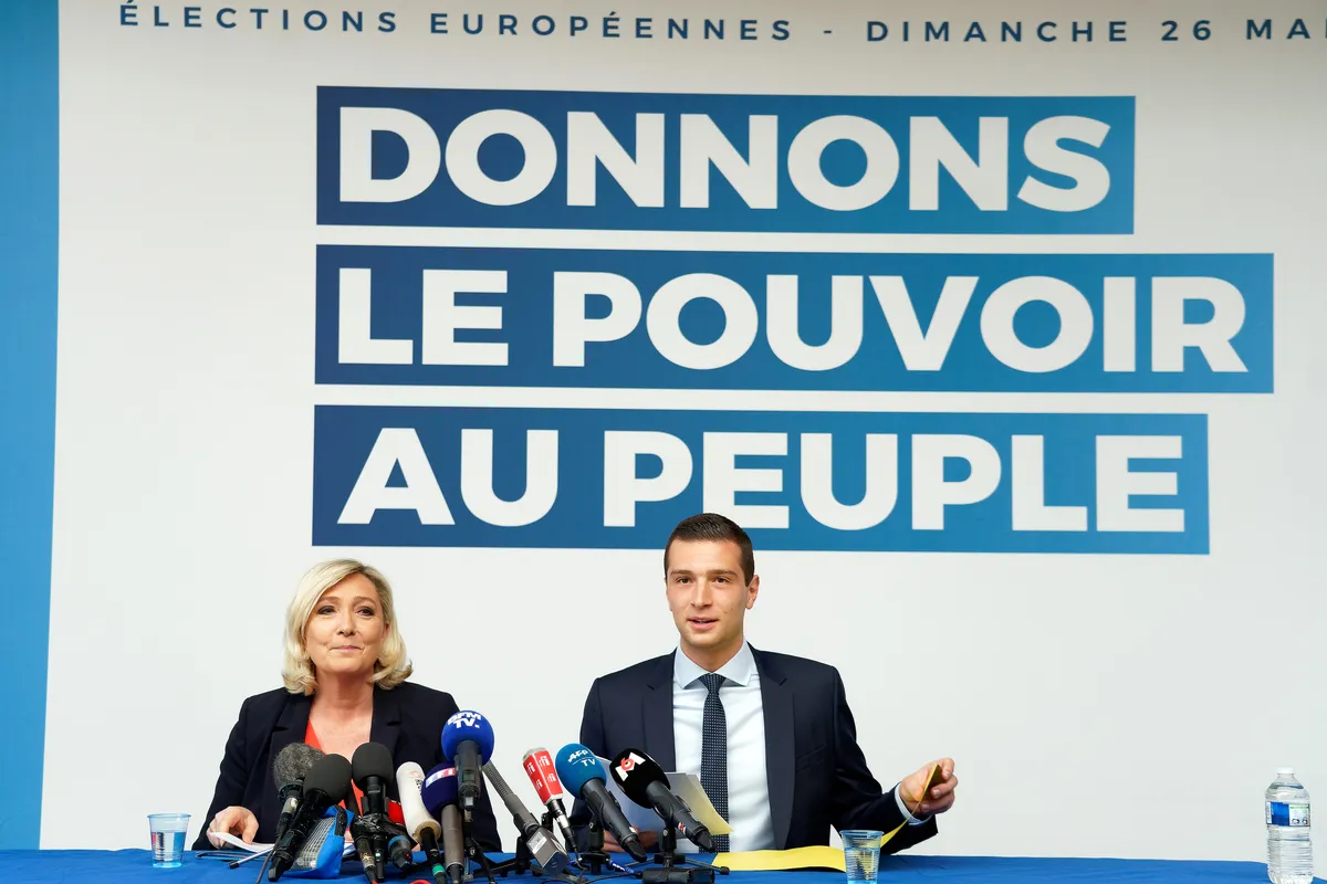 UE: Le Pen il Male Minore, Bruxelles Osserva da Lontano