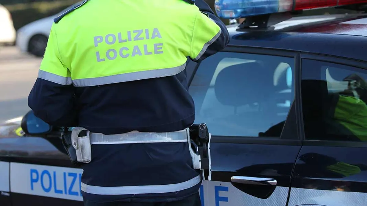 Morto uomo in incidente sulla Romea: tragedia tra moto e furgone