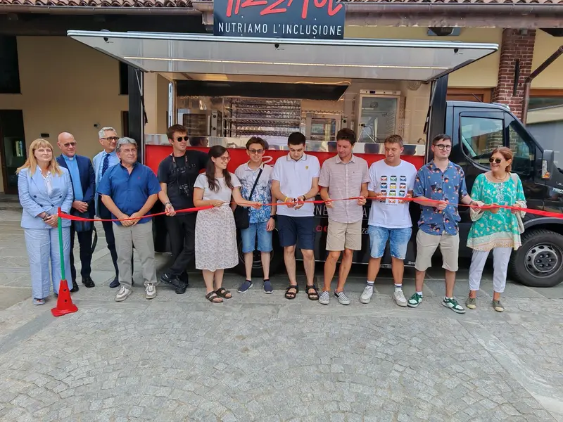 PizzAutoBus Biella è arrivato: il primo food truck di PizzAut fuori dalla Lombardia