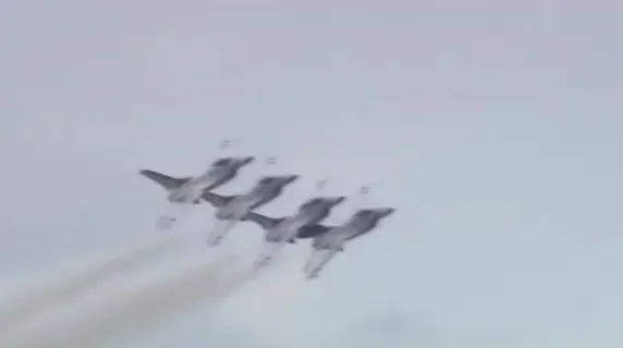 Thunderbirds in Volo Prima dell'Allerta Meteo a Washington