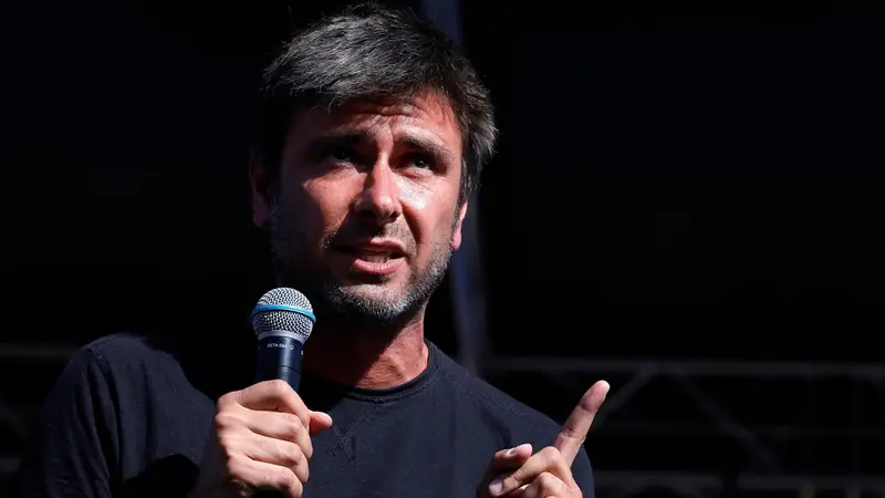 Alessandro Di Battista Ricoverato a Cuba: Gravi Condizioni e Intervento del Governo