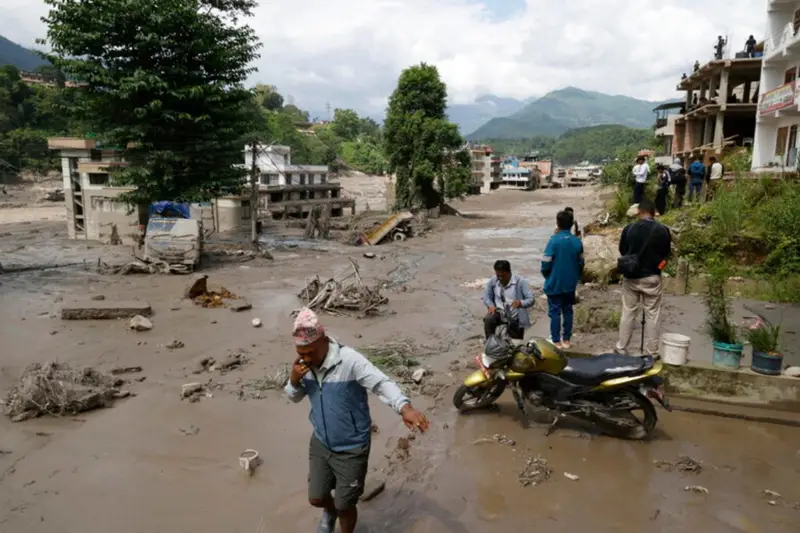 Alluvioni in Nepal e Tibet: Un Mistero di Montagne d'Acqua