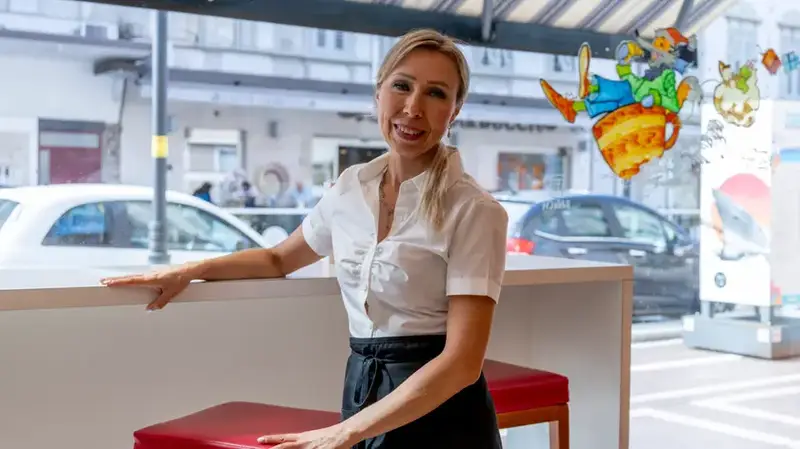 Bambino Nudo in Strada a Monfalcone: Barista Interviene per Salvargli la Vita