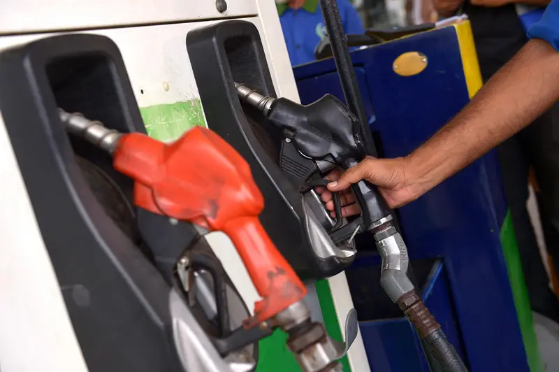 Governo Valuta Bonus Benzina Selettivo: Ipotesi su Lavoratori e Famiglie a Basso Reddito