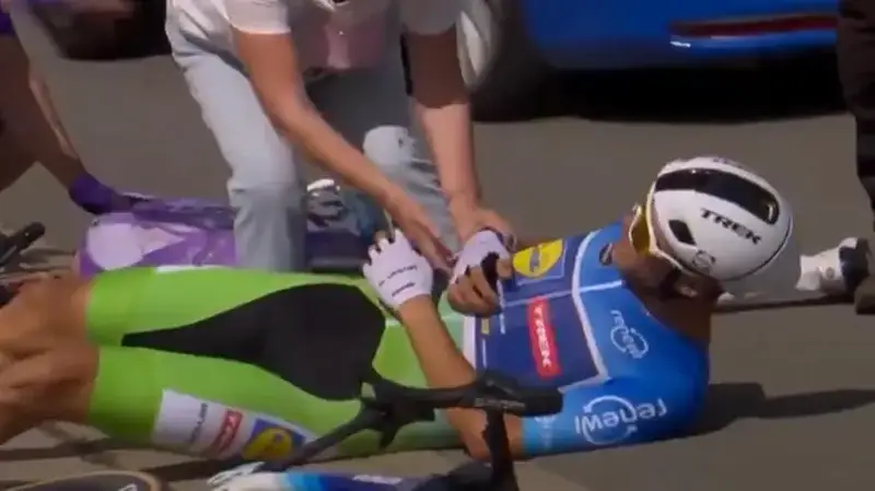 Jonathan Milan Ritiro al Renewi Tour a Causa di Caduta