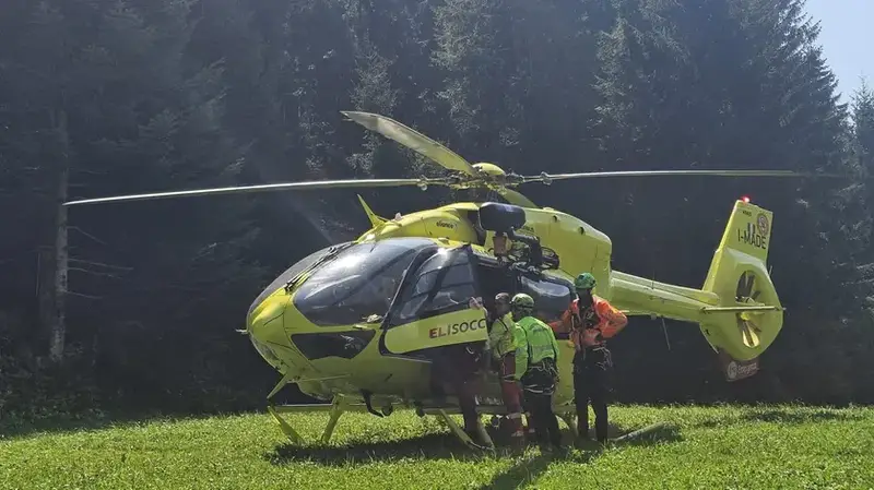 Triestina Caduta sul Passo di Volaia: Soccorso in Elisco