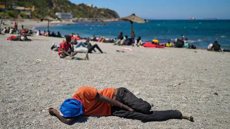 Tensione Ceuta: Spagna Accusa Italia di Inadeguatezza nel Gestire i Flussi Migratori