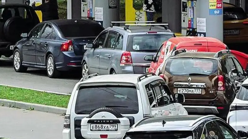 Carenza di Carburante in Russia: La Crisi si Aggrava
