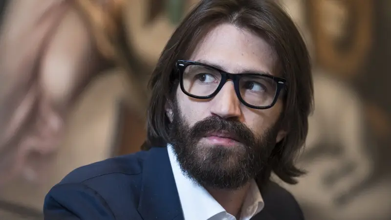 Del Vecchio esce da EssilorLuxottica: tensioni e debito da 1,3 miliardi