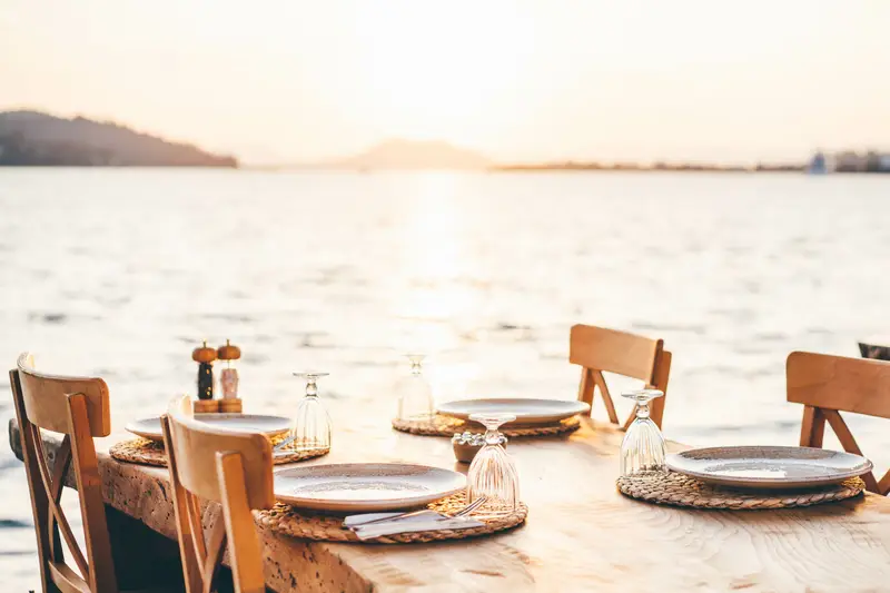 12 Destinazioni Imperdibili per la Cena all'Aperto in Estate