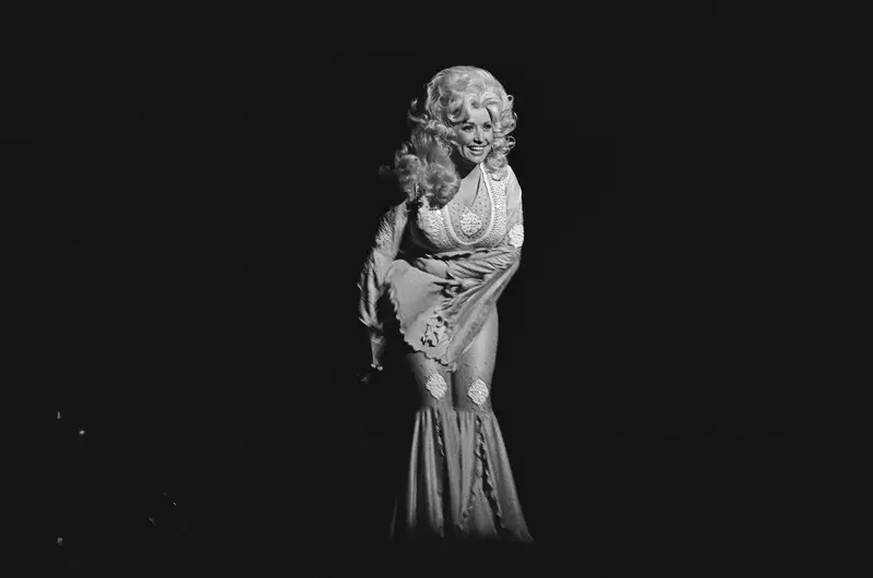 Dolly Parton: Un'Elogio di Gentilezza e Contrasti