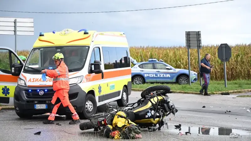 Fontanafredda: Grave Motociclista in Incidente con Furgone