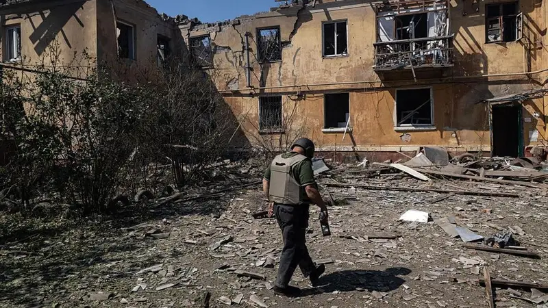Guerra in Ucraina: Zelensky chiede il ruolo diplomatico della Cina e Mosca attacca navi mercantili nel Mar Nero