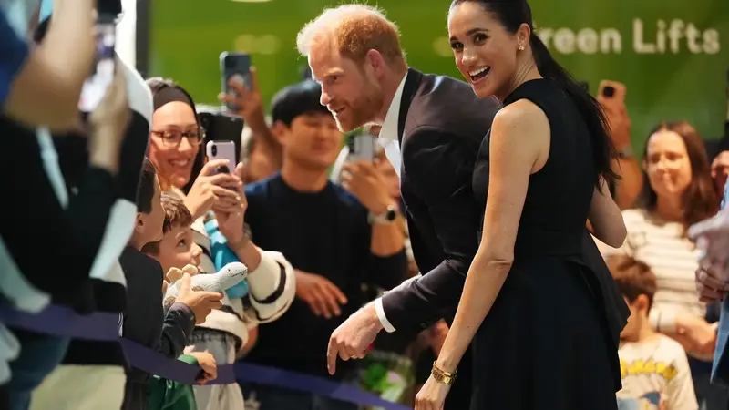 Harry e Meghan in Gran Bretagna: Un Ritorno che Scuote la Monarchia