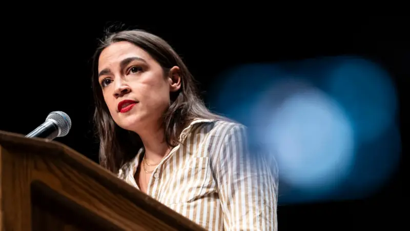 Ocasio-Cortez e la Sfida al Riposizionamento: L'Attacco alla Casa Bianca