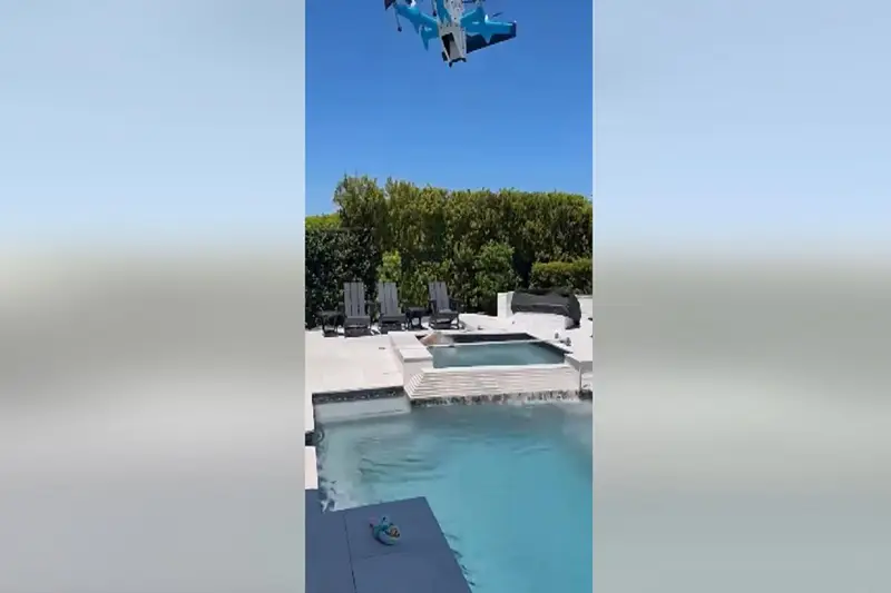 Drone Amazon Fallisce Consegna: Pacco Finisce in Piscina