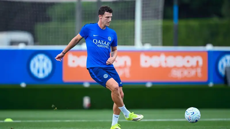 Inter: Pavard Ritorna, Ma il Futuro Resta Incerto