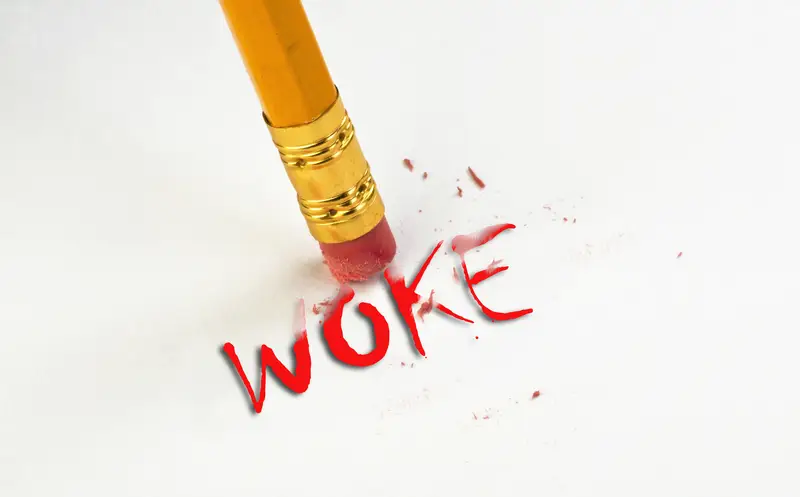 La Sinistra Riconsidera il Woke: Una Strategia di Opportunità?
