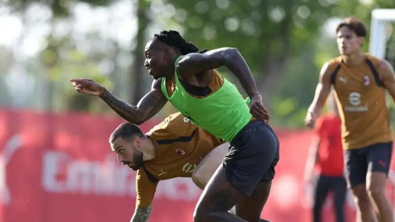 Pista Villa per Leao Raffreddata: Il Tottenham Spunta