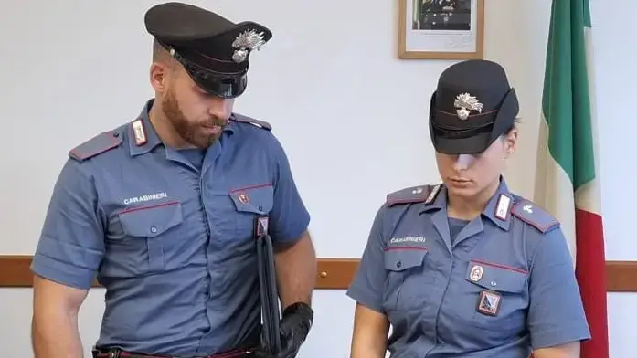 Lignano Sabbiadoro: Trovato Hashish sulla Spiaggia, Fermato un Giovane