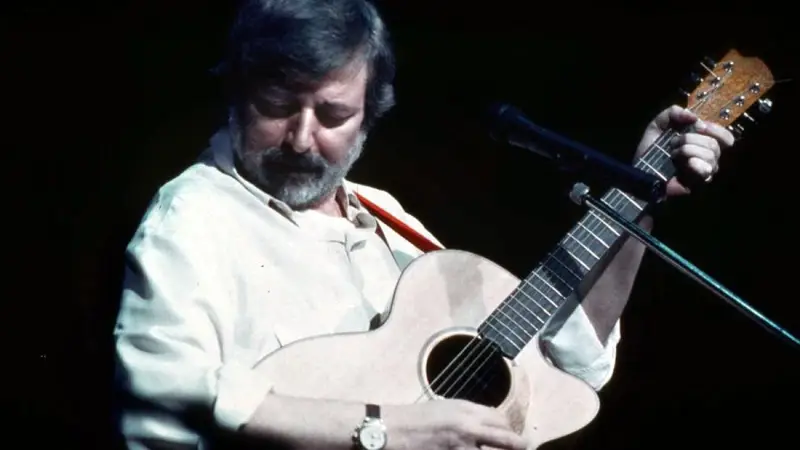 Guccini Ripercorre le Sue Origini a Mondolfo: Un'Intervista Ricca di Aneddoti