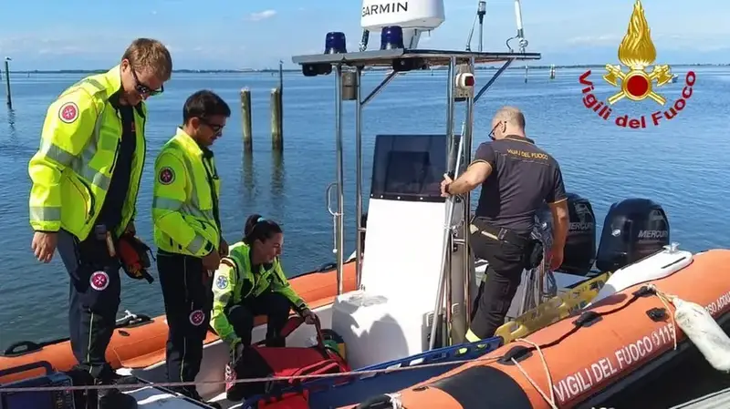 Malore a Porto Buso: Soccorsi in Barca per un Uomo a Grado