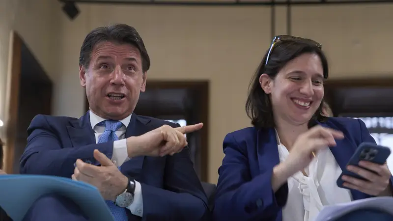 Meloni Riunita con il Team di Governo Prima del Cdm