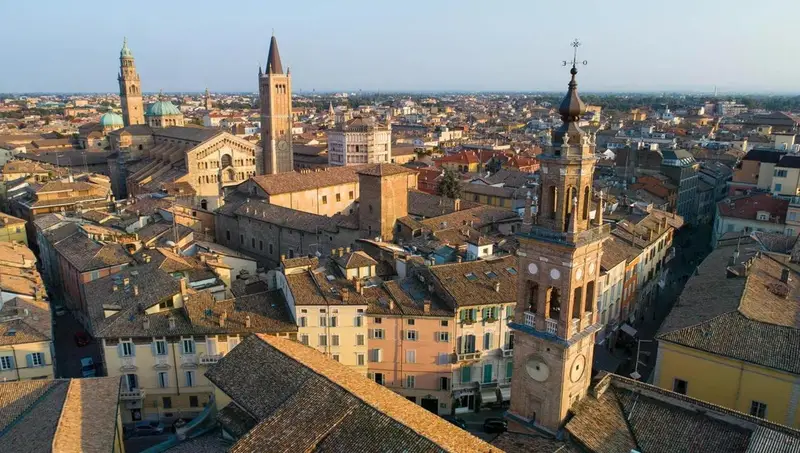 Parma: Scoperto il Corpo di una Donna di 45 Anni con Ferite da Coltello