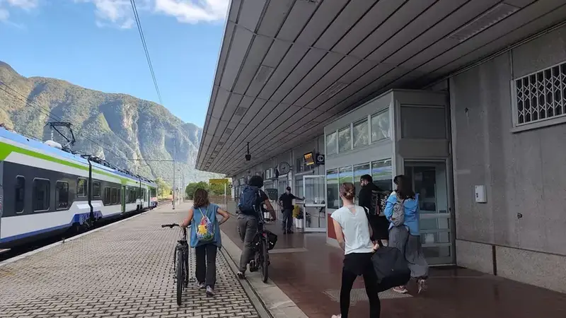 Odissea Udine-Tarvisio: Viaggi Raddoppiati a Causa di Lavori e Bus Sostitutivi