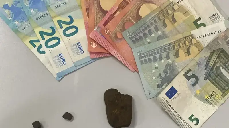 Udine: Fermato Giovane con Hashish e Denaro, Indagini sull'Attività di Spaccio