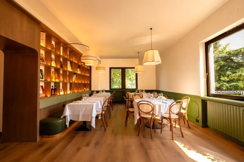Cucina Greca in Espansione: Startup Italiana Punta a Crescita Senza Investimenti Esterni