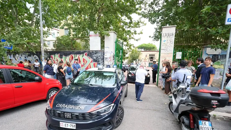 Accoltellata a una Professoressa: Studente di Casa Famiglia al Centro delle Indagini