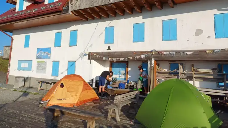 Rifugi del Friuli: Un Nodo tra Alta Quota e Ristori